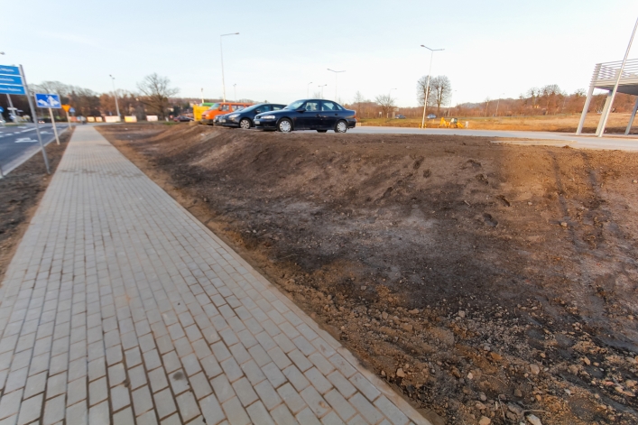 Biedronka stoi, ulica już przebudowana - zdjęcia