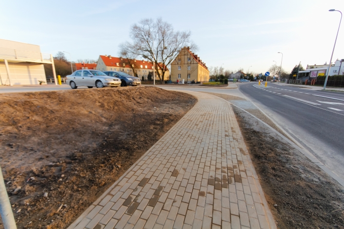 Biedronka stoi, ulica już przebudowana - zdjęcia