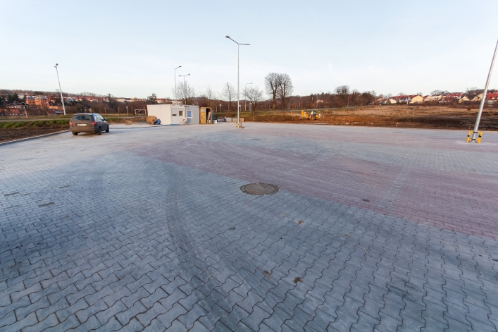 Biedronka stoi, ulica już przebudowana - zdjęcia