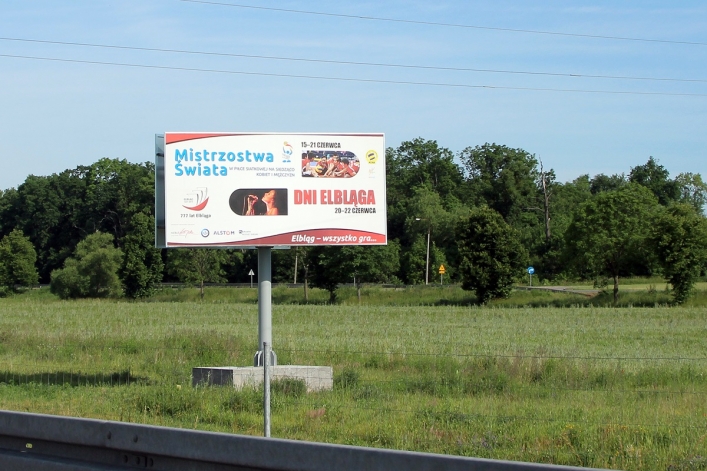 Billboardy stoją, witacze muszą poczekać