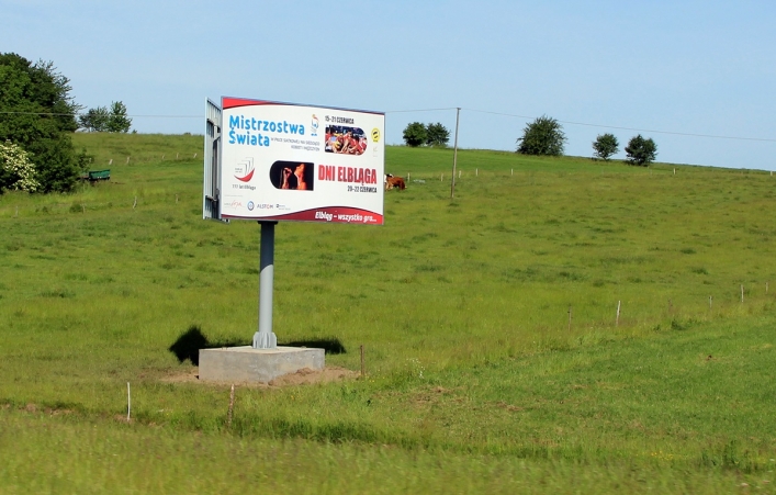 Billboardy stoją, witacze muszą poczekać