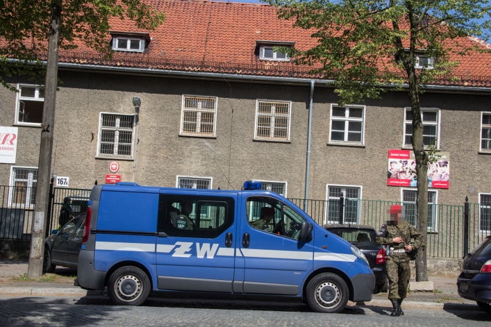 Bomba przy Królewieckiej? Wojsko zamyka ulicę i sprawdza swoje budynki