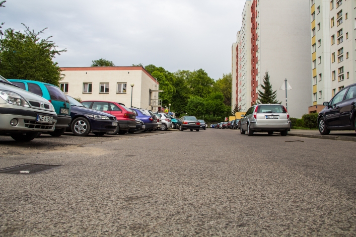 Brak parkingów i wąska uliczka problemem na ul. Rodziny Nalazków