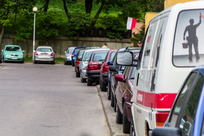 Brak parkingów i wąska uliczka problemem na ul. Rodziny Nalazków