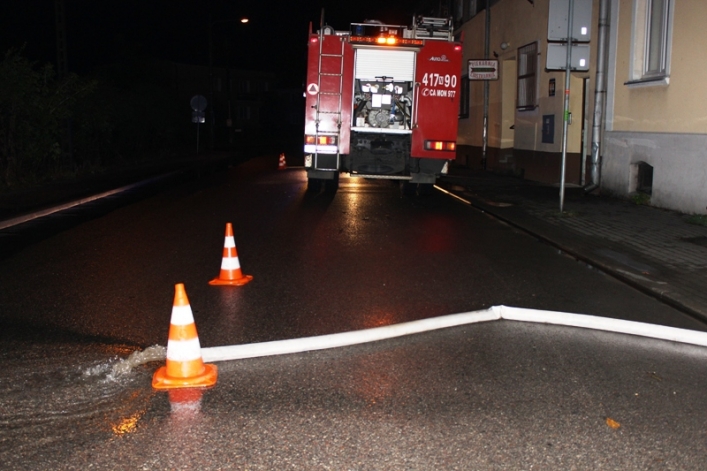 Braniewo: Intensywne opady deszczu - zalane garaże i piwnice