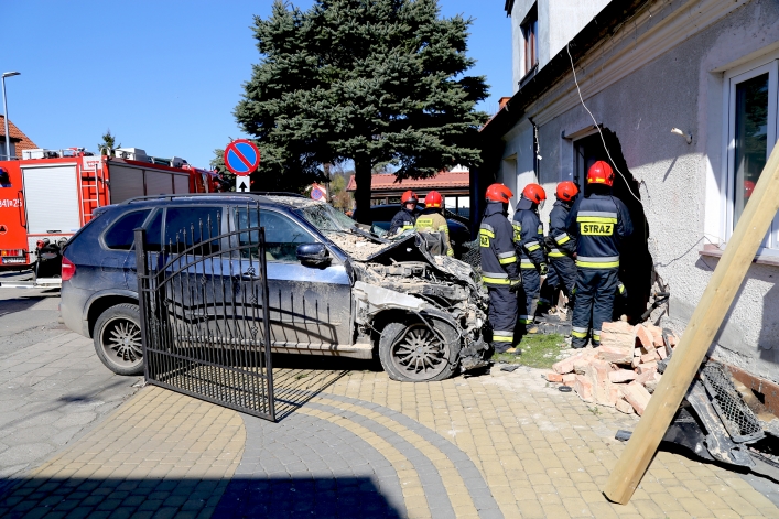 BWM wjechało w budynek