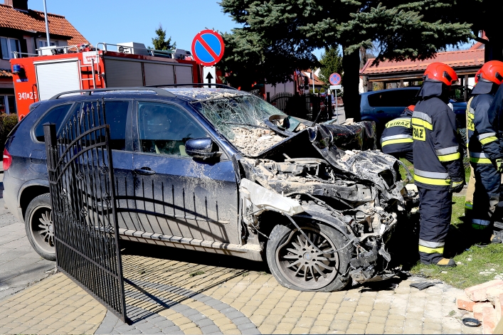 BWM wjechało w budynek