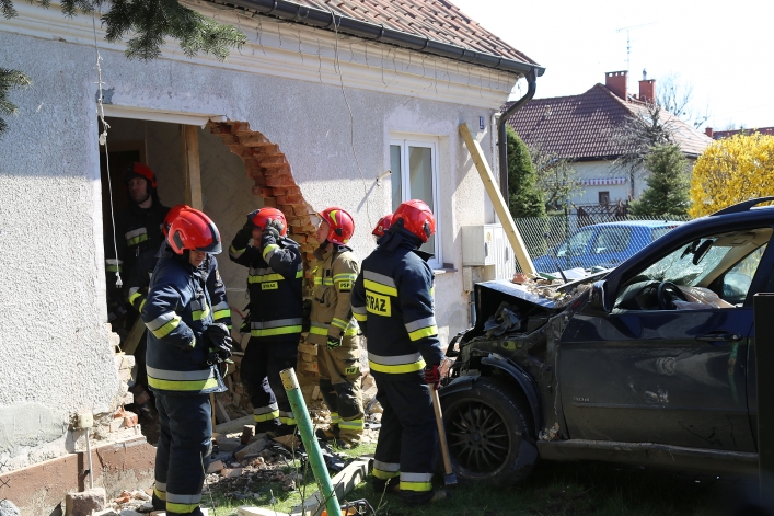 BWM wjechało w budynek