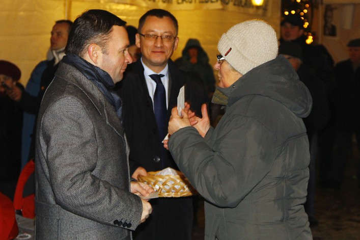 Było wspólne dzielenie się opłatkiem i życzenia...