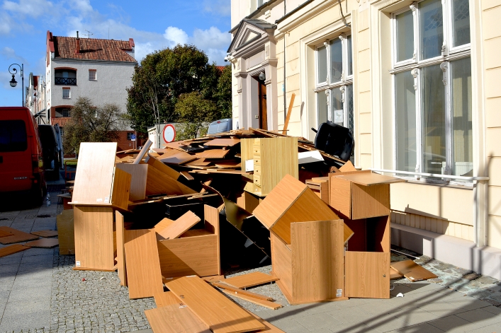 Były budynek UKS-u przy Garbary będzie remontowany. Trwa opróżnianie pomieszczeń