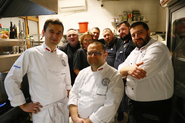 Całą noc gotowali bigos w Restauracji Amore Mio. Dzisiaj zapraszają na darmową degustację!