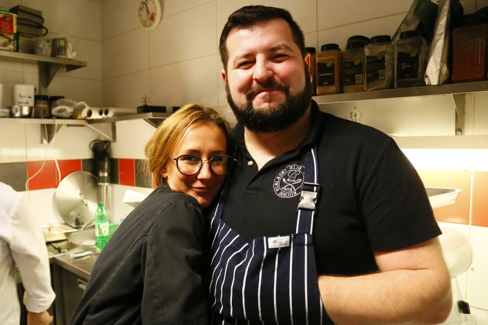 Całą noc gotowali bigos w Restauracji Amore Mio. Dzisiaj zapraszają na darmową degustację!