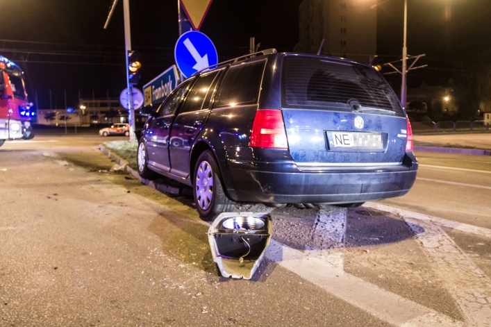 Centrum Elbląga: pijany 23-latek uderzył w słup