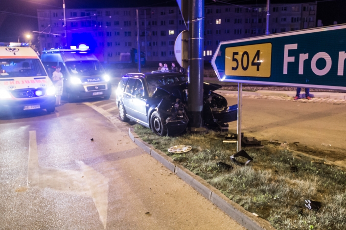 Centrum Elbląga: pijany 23-latek uderzył w słup
