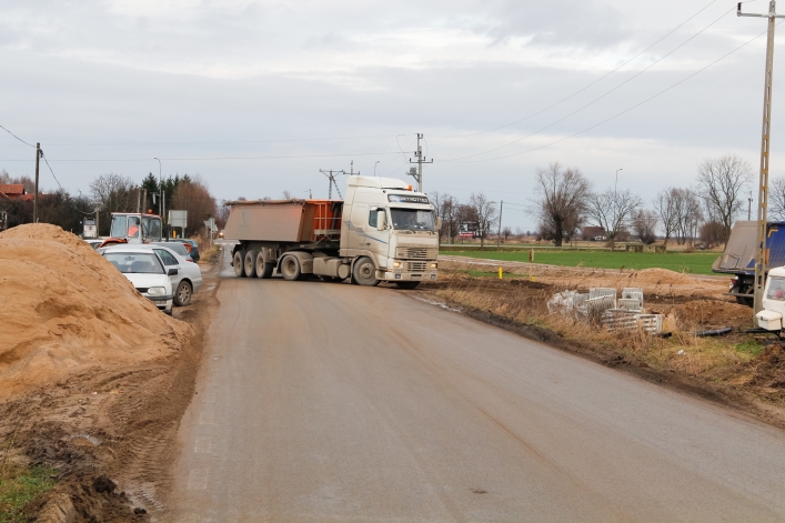 Ciężki sprzęt wjechał na budowę drogi S7 Gdańsk-Elbląg