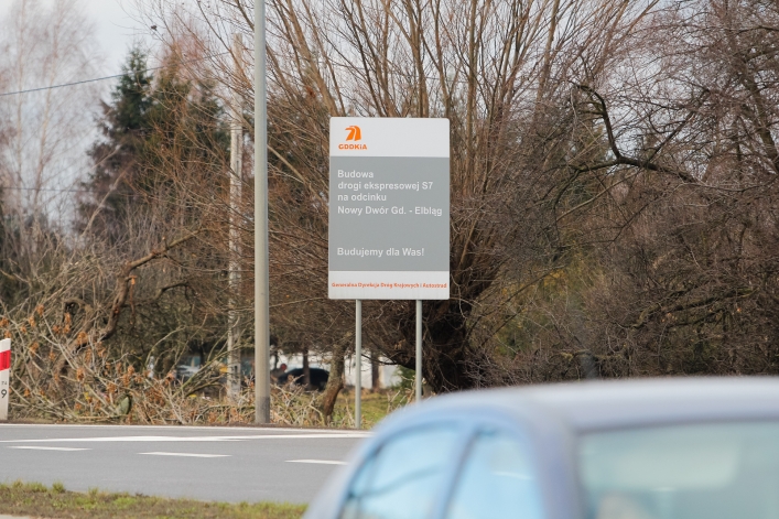 Ciężki sprzęt wjechał na budowę drogi S7 Gdańsk-Elbląg