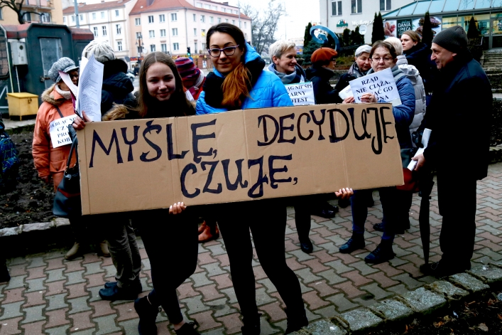 Czarny marsz przeszedł ulicami Elbląga