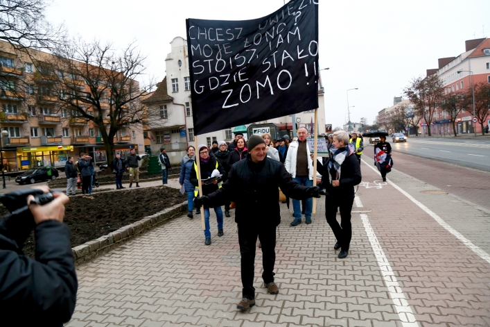 Czarny marsz przeszedł ulicami Elbląga