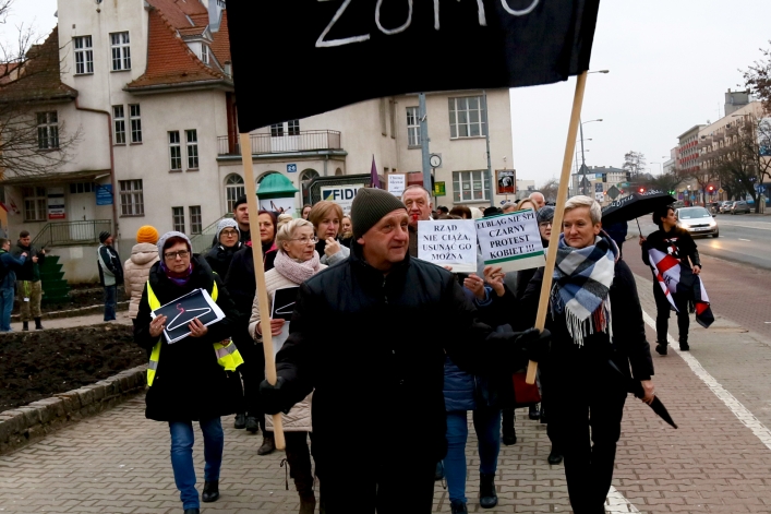 Czarny marsz przeszedł ulicami Elbląga