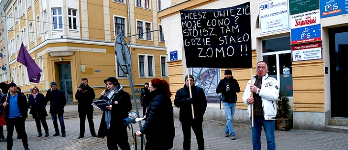 Czarny marsz przeszedł ulicami Elbląga