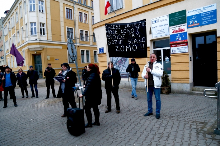 Czarny marsz przeszedł ulicami Elbląga