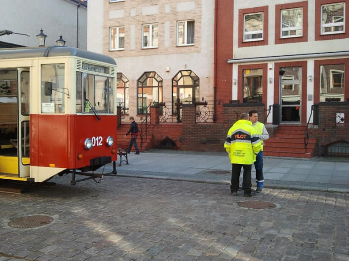 Czerwony tramwaj odjechał do zajezdni. Wróci za rok