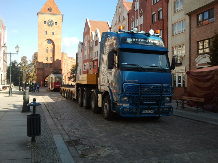 Czerwony tramwaj odjechał do zajezdni. Wróci za rok