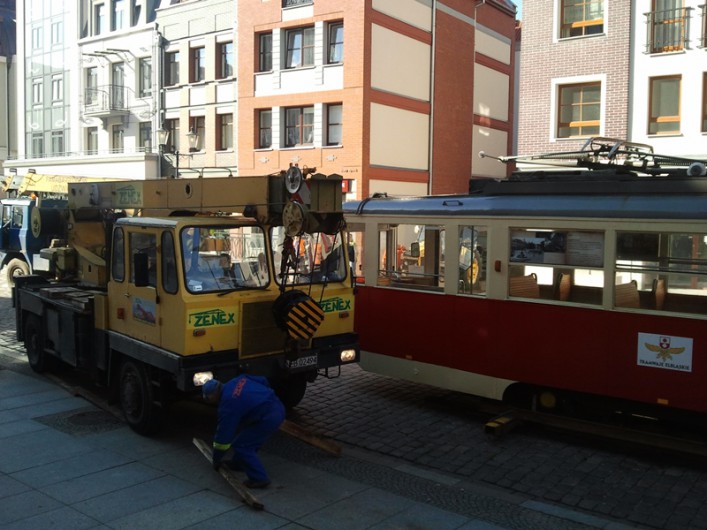 Czerwony tramwaj odjechał do zajezdni. Wróci za rok