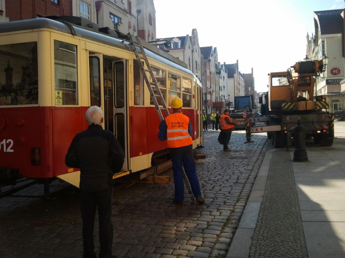 Czerwony tramwaj odjechał do zajezdni. Wróci za rok