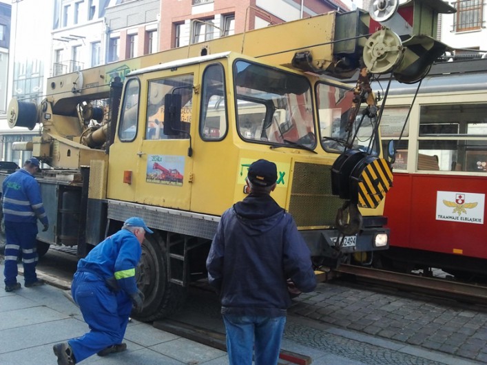 Czerwony tramwaj odjechał do zajezdni. Wróci za rok