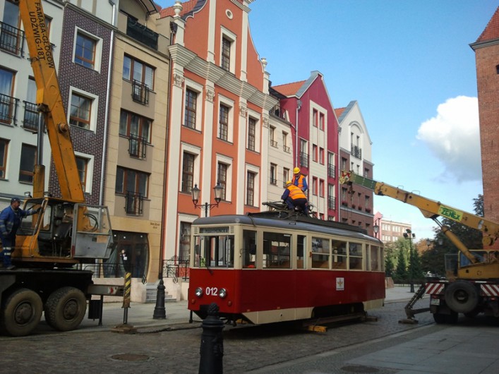 Czerwony tramwaj odjechał do zajezdni. Wróci za rok