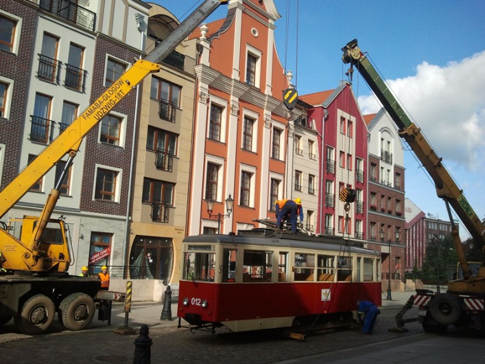 Czerwony tramwaj odjechał do zajezdni. Wróci za rok
