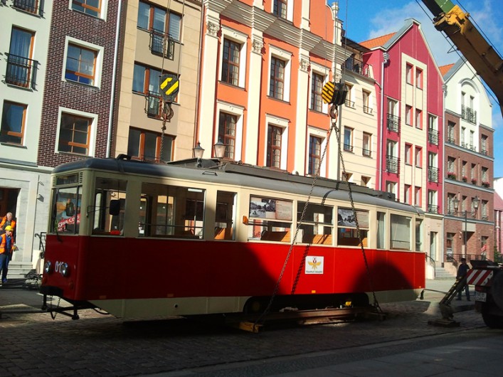 Czerwony tramwaj odjechał do zajezdni. Wróci za rok