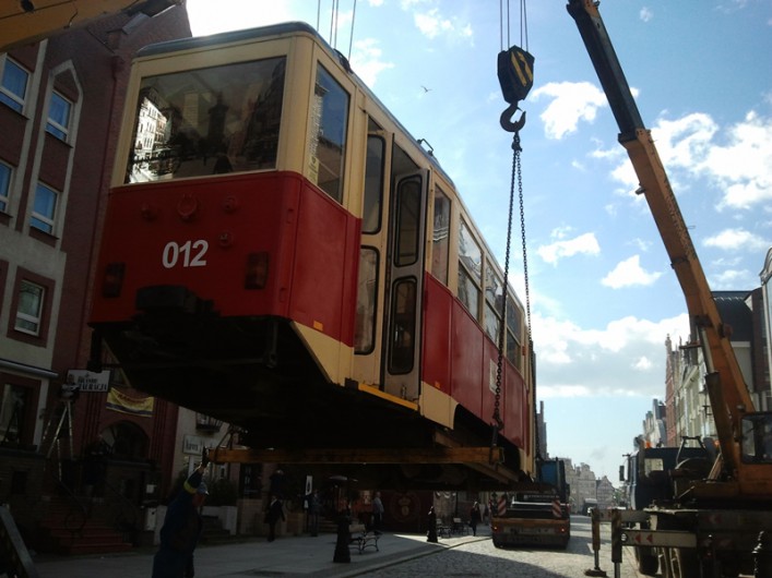 Czerwony tramwaj odjechał do zajezdni. Wróci za rok