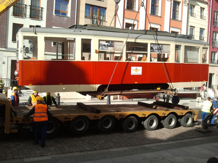 Czerwony tramwaj odjechał do zajezdni. Wróci za rok