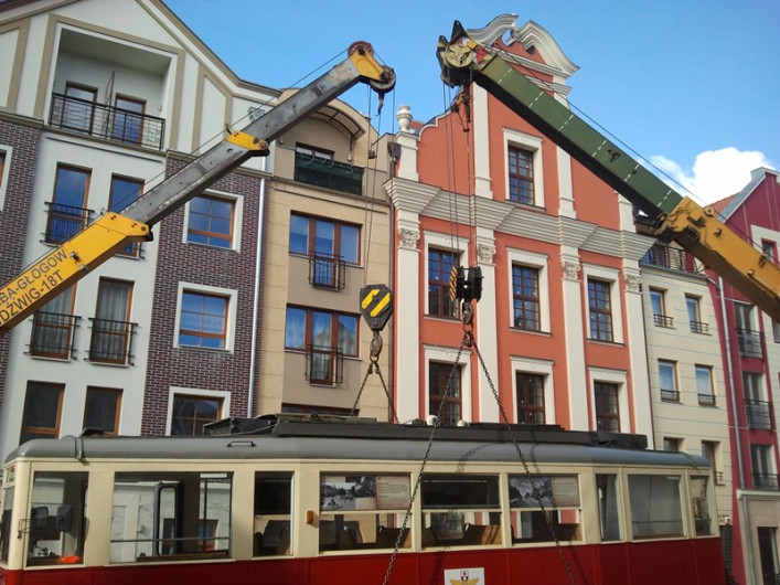 Czerwony tramwaj odjechał do zajezdni. Wróci za rok