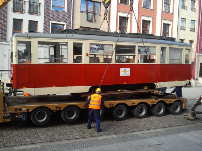 Czerwony tramwaj odjechał do zajezdni. Wróci za rok