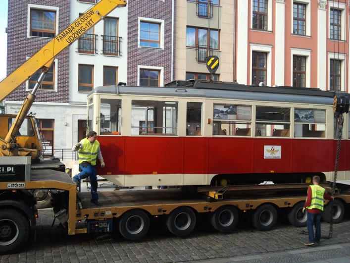 Czerwony tramwaj odjechał do zajezdni. Wróci za rok