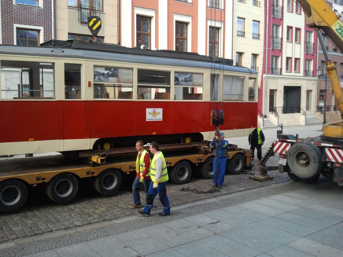 Czerwony tramwaj odjechał do zajezdni. Wróci za rok
