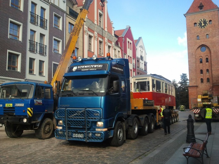 Czerwony tramwaj odjechał do zajezdni. Wróci za rok