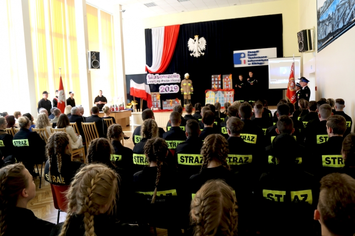 Członkowie Młodzieżowej Drużyny Pożarniczej ZST-I w Elblągu złożyli ślubowanie