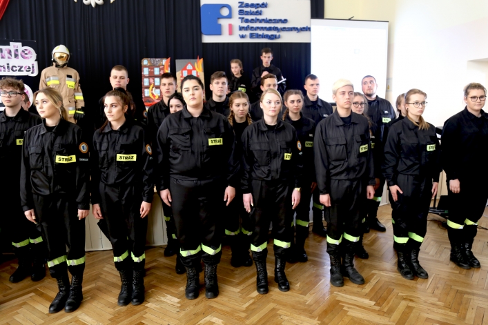 Członkowie Młodzieżowej Drużyny Pożarniczej ZST-I w Elblągu złożyli ślubowanie