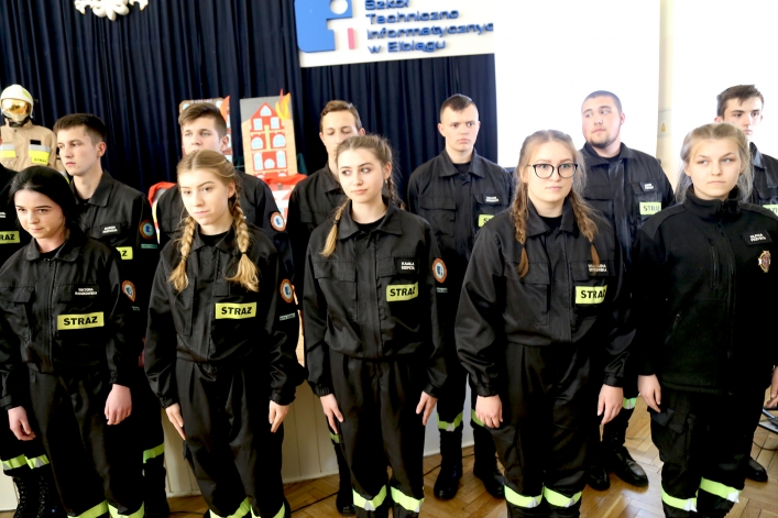 Członkowie Młodzieżowej Drużyny Pożarniczej ZST-I w Elblągu złożyli ślubowanie