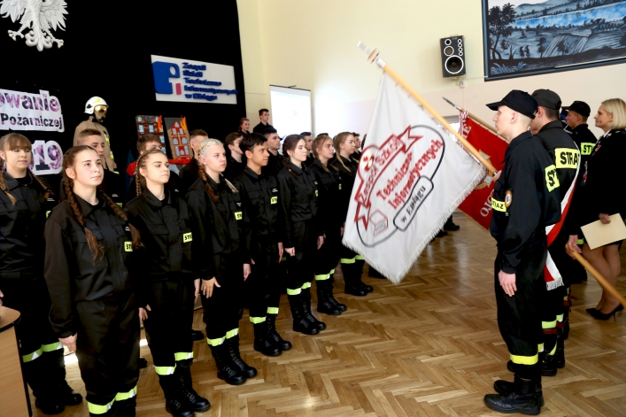 Członkowie Młodzieżowej Drużyny Pożarniczej ZST-I w Elblągu złożyli ślubowanie