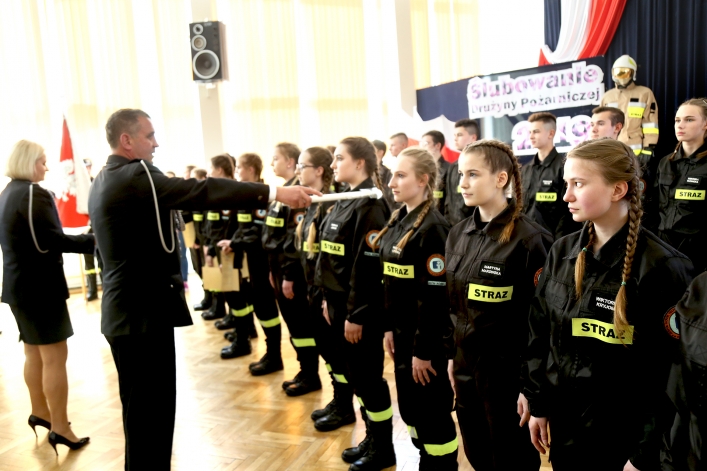 Członkowie Młodzieżowej Drużyny Pożarniczej ZST-I w Elblągu złożyli ślubowanie