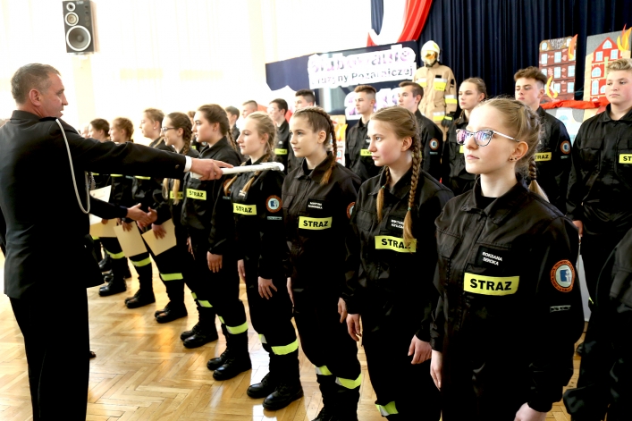 Członkowie Młodzieżowej Drużyny Pożarniczej ZST-I w Elblągu złożyli ślubowanie