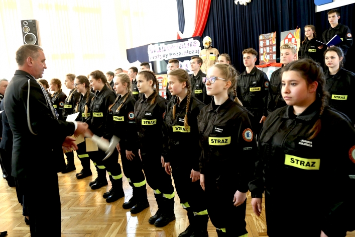 Członkowie Młodzieżowej Drużyny Pożarniczej ZST-I w Elblągu złożyli ślubowanie