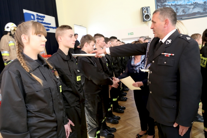 Członkowie Młodzieżowej Drużyny Pożarniczej ZST-I w Elblągu złożyli ślubowanie