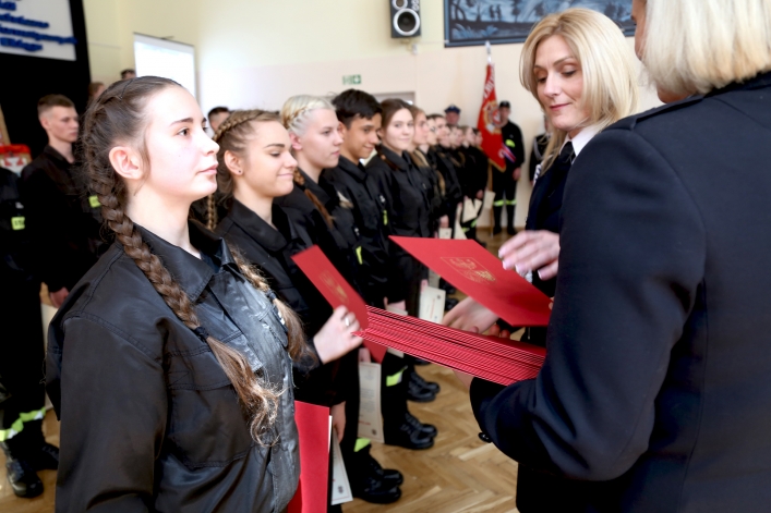 Członkowie Młodzieżowej Drużyny Pożarniczej ZST-I w Elblągu złożyli ślubowanie