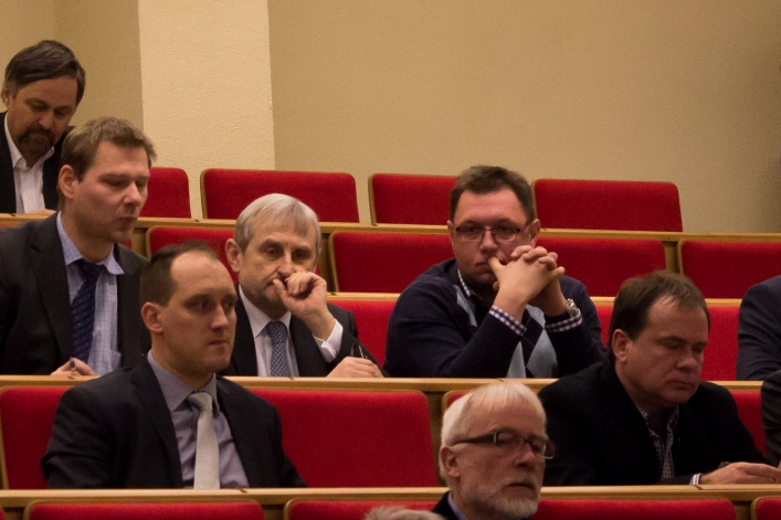 Czy Złoty Trójkąt okaże się złotym środkiem?